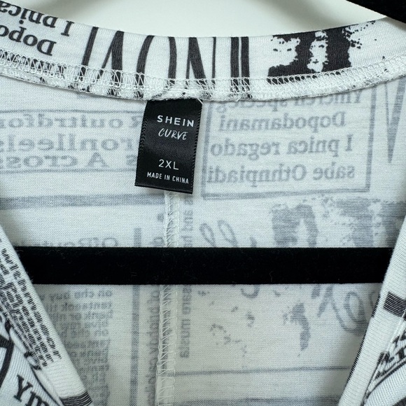 SHEIN Black and White Newspaper Print Dress with Red Accent size 2XL - Picture 3 of 5